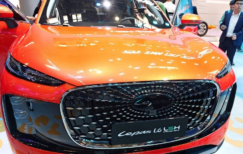 O marcă nouă chineză de mașini care se va vinde și în România a fost lansată în prima zi a Salonului Auto de la Beijing