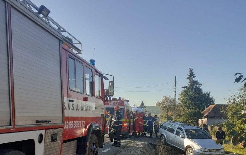 16 persoane rănite la Mureș, în urma unui accident în care au fost implicate un microbuz şi un autoturism