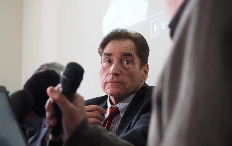 Cum a ajuns Petre Roman inculpat în Dosarul Mineriadei din 1990: „în subsolul Universității s-au găsit 22 de arme cu glonț; la sediul PNȚCD, substanțe halucinogene și materiale legionare”