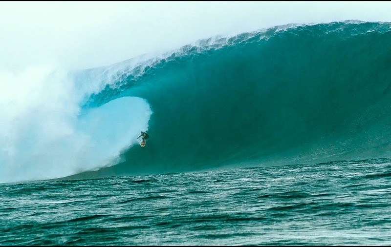 VIDEO | Record mondial în surfing. Un american a învins un val de 30 de metri