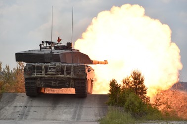 British soldiers with the Queen’s Royal Hussars fire a Challenger II main battle tank during the defensive operations lane as part of the Strong Europe Tank Challenge, June 7, 2018. U.S. Army Europe and the German Army co-host the third Strong Europe Tank Challenge at Grafenwoehr Training Area, June 3 - 8, 2018. The Strong Europe Tank Challenge is an annual training event designed to give participating nations a dynamic, productive and fun environment in which to foster military partnerships, form Soldier-level relationships, and share tactics, techniques and procedures. (U.S. Army photo by Gertrud Zach),Image: 377024588, License: Rights-managed, Restrictions: Usage restrictions: Advertising and promotion,Commercial electronic,Consumer goods,Direct mail and brochures,Indoor display,Internal business usage,Personal use, Model Release: no