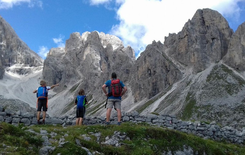 Crima care a îngrozit Italia. Un bărbat şi-a ucis gemenii, iar apoi s-a sinucis