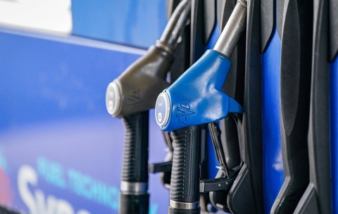 Barilul de petrol s-a scumpit în pofida declarațiilor lui Trump că Rusia va exporta în SUA 4,8 milioane de tone de motorină în următoarele luni Sursa foto: Profimedia
