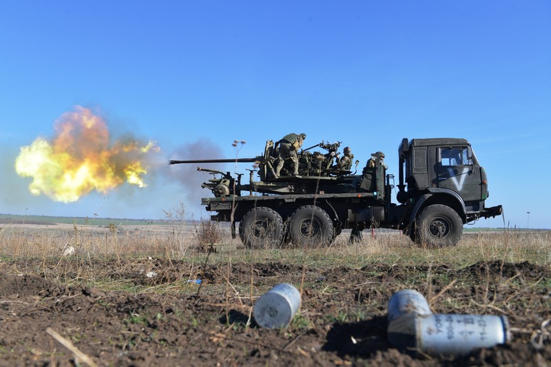 Despre forțele ruse, analistul Oleg Jdanov susține că au rămas fără muniție pentru artilerie. Foto: artilerie rusească anti-aeriană de tip S-60, zona Zaporizhzhia / Profimedia