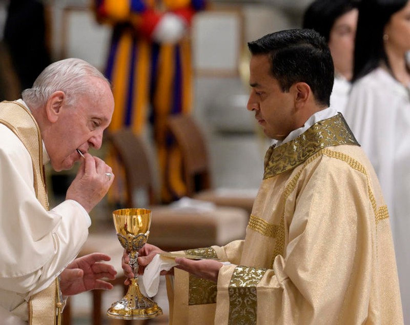 VIDEO | Slujba De Înviere de Paștele Catolic. Sute de oameni la Catedrala Sfântul Iosif din București. Cum a fost la Vatican
