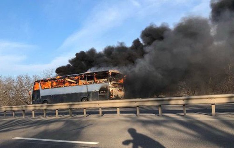 Un autocar a ars ca o torță, în Moldova. 37 de copii erau pasageri, în momentul în care autobuzul a luat foc
