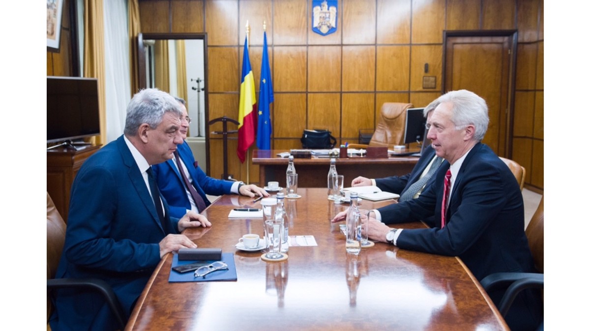 Premierul Tudose se întâlnește cu ambasadorul SUA Hans Klemm