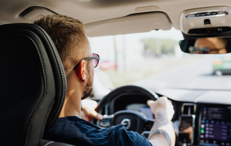 Cât te costă cu adevărat să pici examenul auto în 2026? Cum să eviți taxele ascunse și orele suplimentare