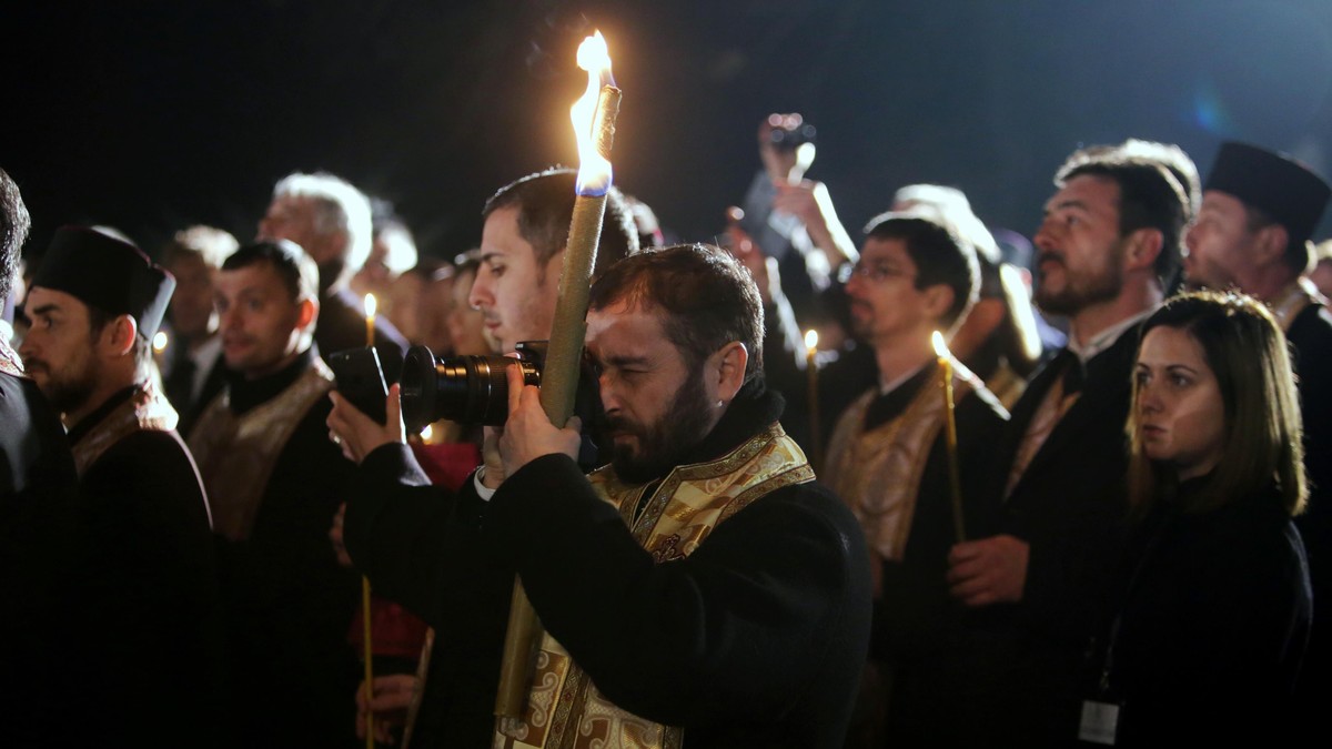 Preotul care a fotografiat ultimul drum al Regelui Mihai
