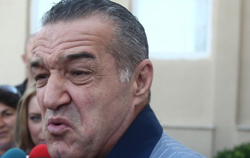 Becali, SCOS din MINȚI de Monica Tatoiu:  "Râde ca PROASTA în P... E o TÂMPITĂ! Păi eu vorbesc cu toate IDIOATELE? | VIDEO