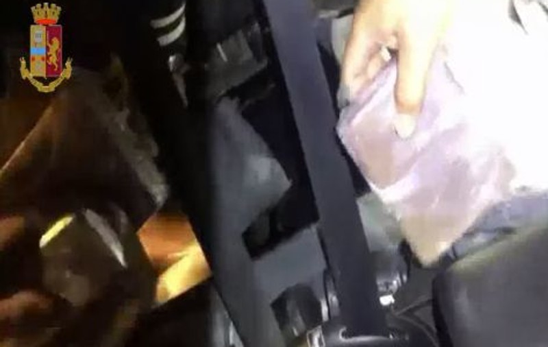 11 kilograme de cocaină, descoperite în mașina unui român în Italia