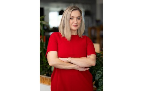 Noi beneficii pentru clienții ING „la pachet”. Modificările vizează comisioanele, dobânzile și cursul valutar