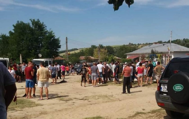 Cinci copii, loviți de o mașină în localitatea Roșcani din Galați. Au fost spulberați de un șofer beat, în timp ce se jucau într-un parc / VIDEO