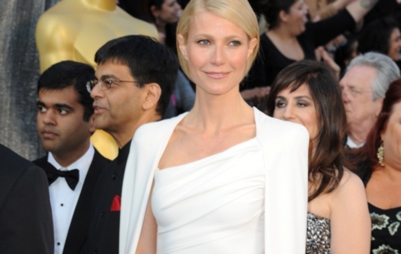 Gwyneth Paltrow vorbeşte cu tatăl decedat... la verighetă!