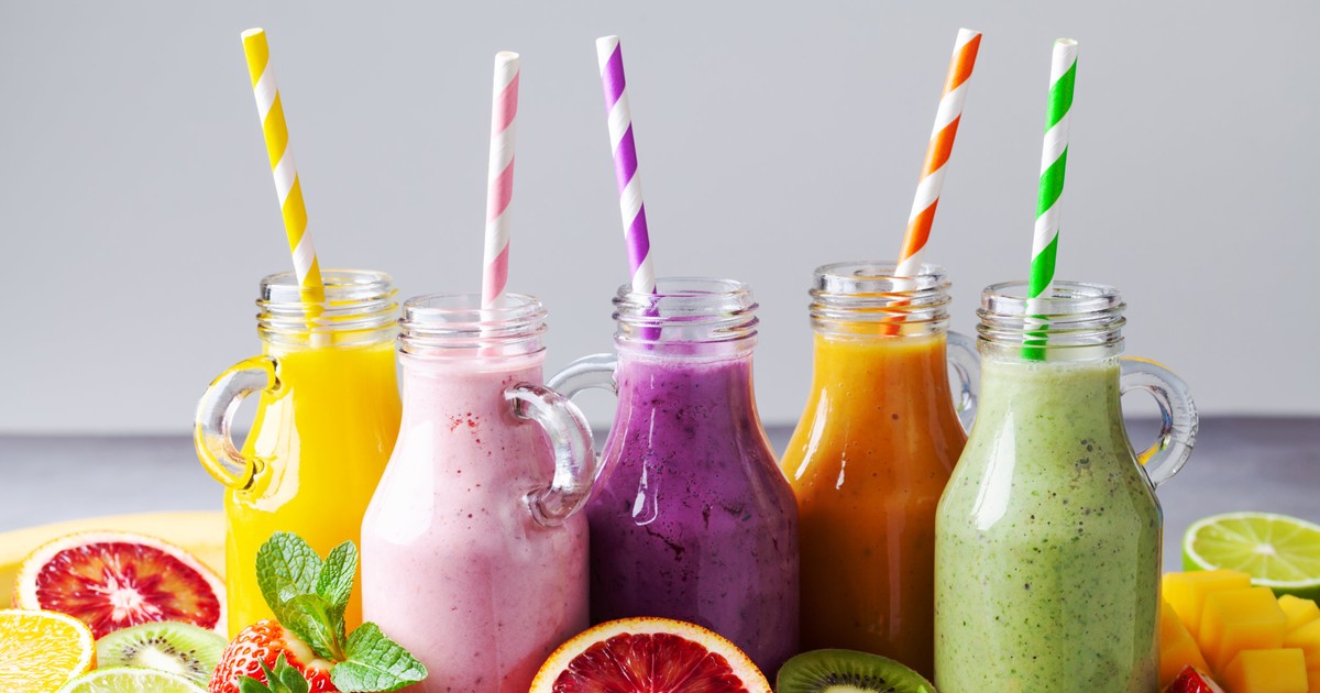 13 smoothie-uri care te hidratează când e foarte cald