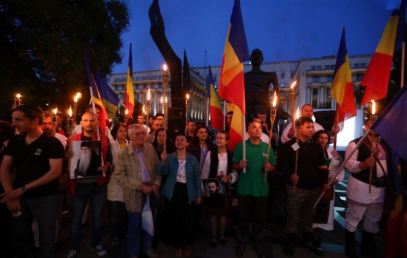 FOTO/ Ziua națională de cinstire a martirilor din temnițele comuniste a fost comemorată în Piața Revoluției