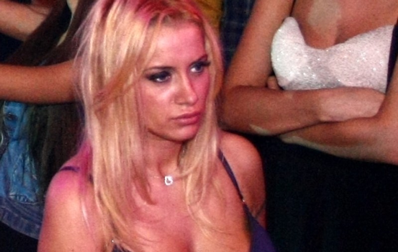 Simona Traşcă, MAI TRISTĂ CA NICIODATĂ! Uite cât de indiferentă e LA SHOW-UL EROTIC DIN SPATELE EI | FOTO ÎN ARTICOL