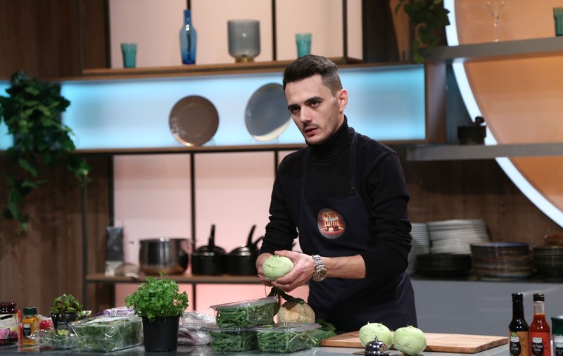 Cine este Florin Dragomir de la „Chefi la cuțite”. A primit cuțitul de aur: „Munceam în timp ce eram la liceu”