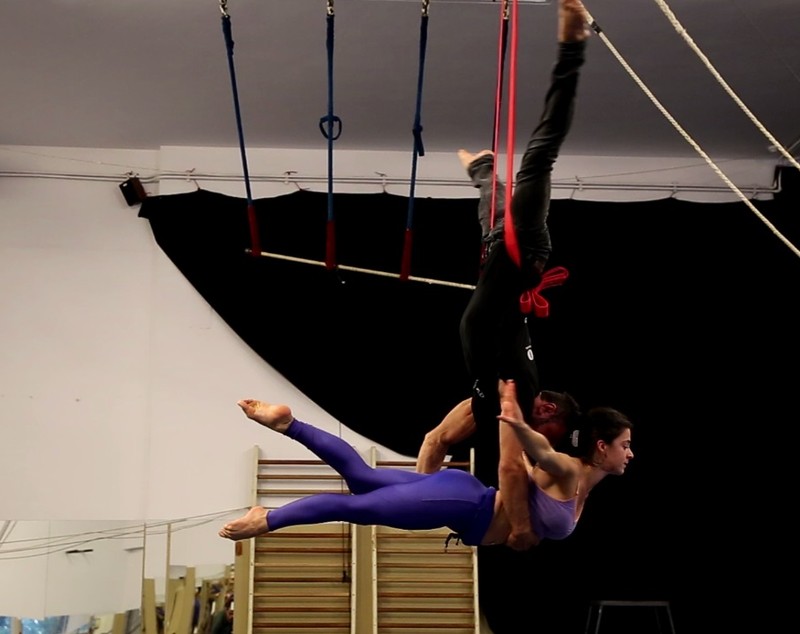 Ce fac dresorii de la circul de stat fără animale sălbatice. Show ca la Cirque du Soleil la București