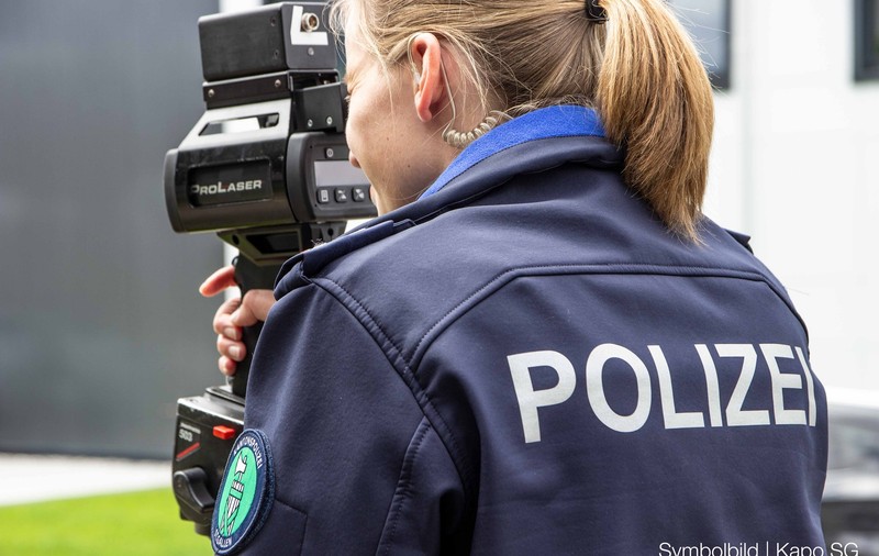 O șoferiță a scăpat de închisoare, după ce n-a putut fi deosebită de sora ei în poza de pe radar, în Elveția