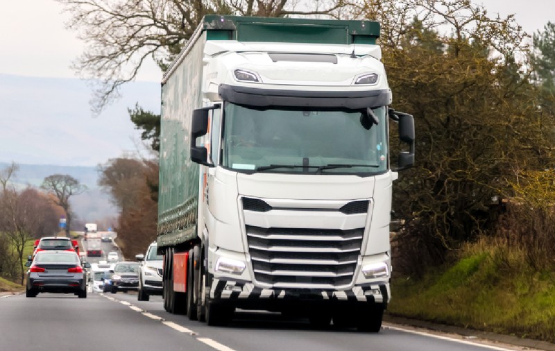 Un șofer de TIR a băgat peste 100.000 de euro în aerisirea camionului și a rămas fără ei. Polițiștii au confiscat banii la vamă, în Bulgaria