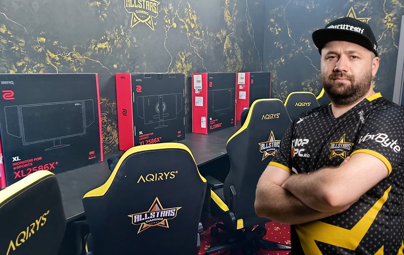 Țincuse Alexandru-Cristian(Str3su) și-a transformat pasiunea pentru gaming și calculatoare, într-un proiect care îmbină streamingul cu asamblarea și customizarea de PC-uri
