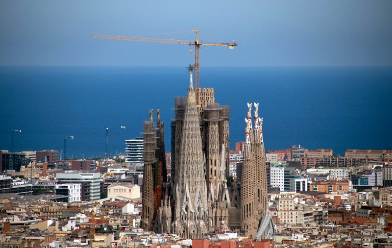 Sagrada Familia atinge punctul său maxim după un secol de lucrări. La ce înălțime se ridică turnul