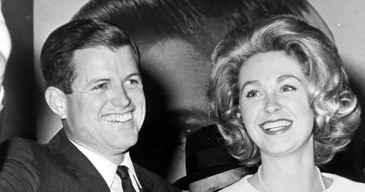Joan B. Kennedy și soțul ei Edward în 1962, la Boston Foto: Profimedia