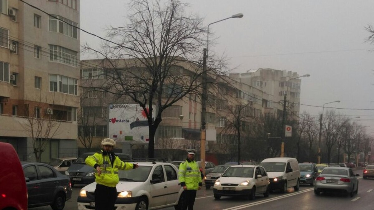 Adolescentă lovită pe trecerea de pietoni de o mașină condusă de un polițist la Constanța