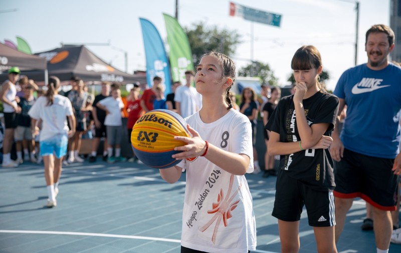 Spectacol de baschet 3x3 la Iulius Mall Iași: 300 de jucători s-au duelat pentru premii la BCR Sport Arena Streetball