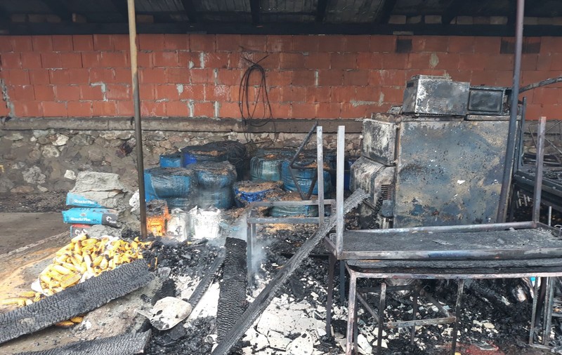 UPDATE: Incendiu la un restaurant din Băile Herculane. De la ce a pornit focul