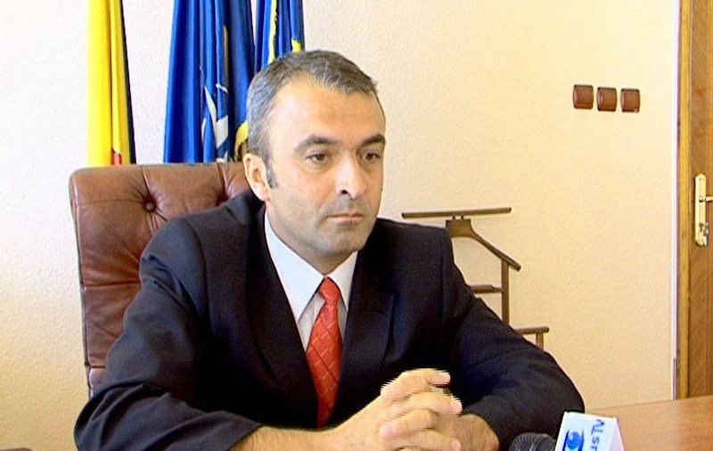 IGNORANŢA l-a costat SCAUNUL. Prefectul de Buzău A FOST DEMIS