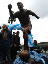 Statuia lui Lionel Messi din Buenos Aires. (FOTO: EPA)