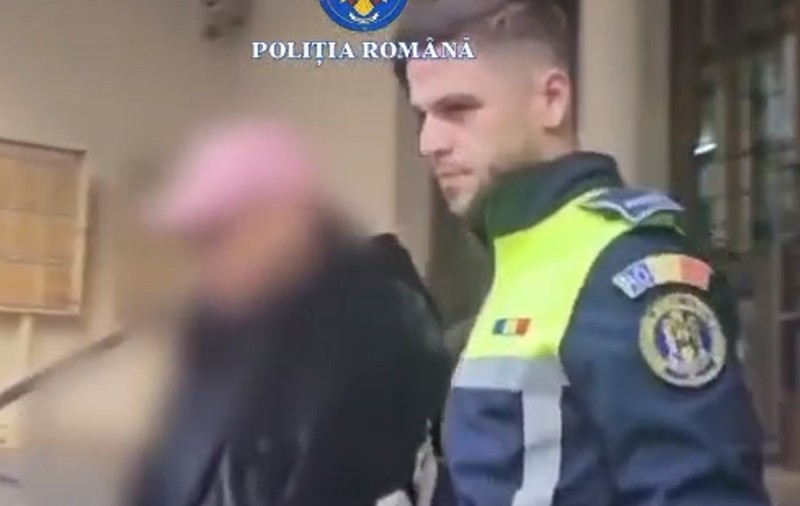 Un șofer s-a urcat în tramvaiul 41, ca să fugă după ce a lovit cinci mașini la semafor