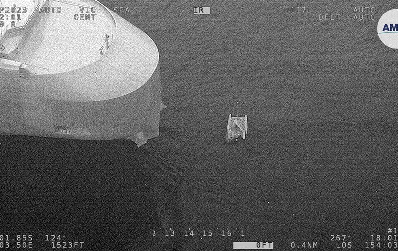Trei persoane salvate, după ce rechinii au atacat un catamaran în largul coastelor australiene