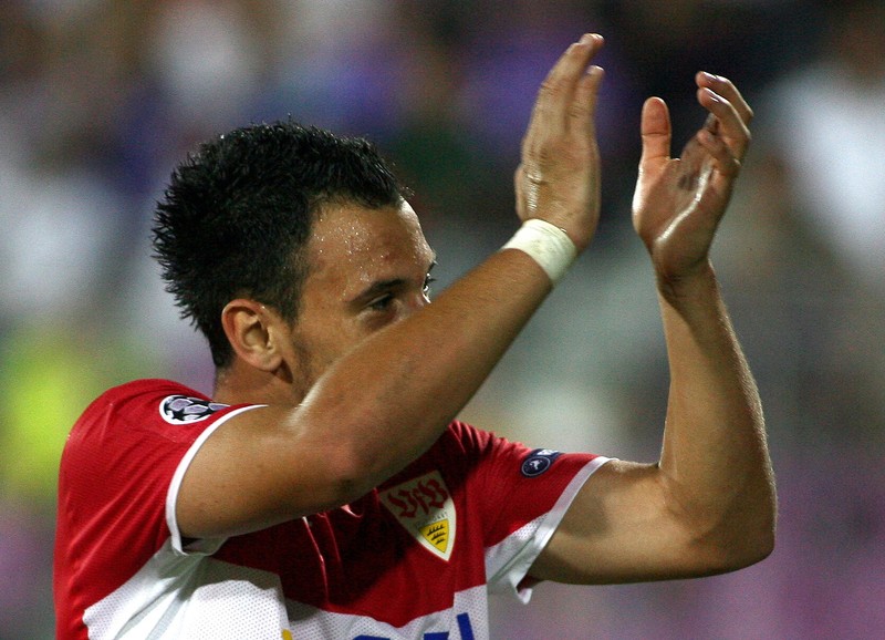 epa01828102 VfB Stuttgart's Timo Gebhart reacts after his team scored 2-0 against FC Timisoara during their first leg UEFA Champions League soccer match on Municipal Stadium in Timisoara, 18 August 2009. EPA/RADU VIOREANU