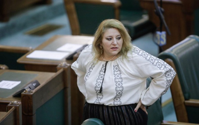 Avertismentul Facebook, după o postare a senatoarei Diana Şoşoacă: „Editorul poate fi parţial sau integral sub controlul editorial al guvernului rus”