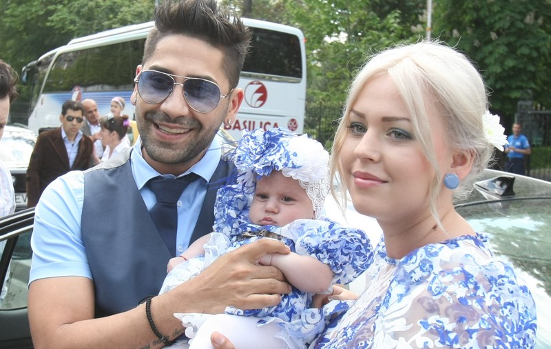 Connect-R ŞI-A BOTEZAT FETIŢA! Uite PRIMELE FOTOGRAFII | FOTO