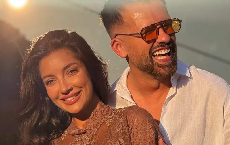 Florin Ristei și iubita sa, Ramona, au dat frâu pasiunii în largul mării. Imaginea care a încins Instagramul