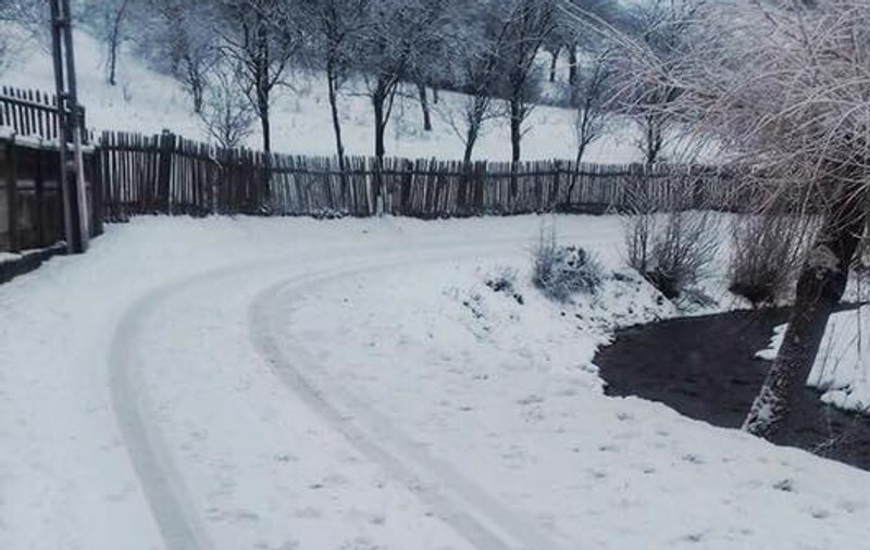 FOTO&VIDEO/ Drumul Regelui din Arad, reparat an de an din banii localnicilor. Pe vremuri, era modernizat din ordinul Regelui Mihai