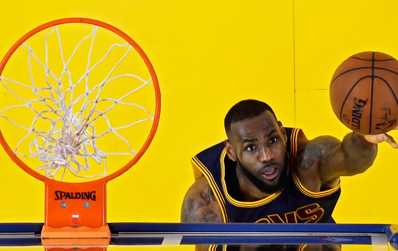 LeBron, cel mai tânăr jucător care a înscris 25.000 de puncte în NBA