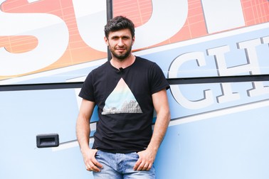 Dragos Bucur prezintă acum cel de-al șaselea sezon al emisiunii “Visuri la cheie”