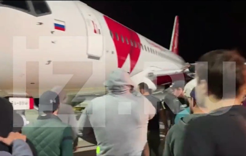 Netanyahu cere Rusiei să-i protejeze pe cetățenii israelieni după incidentul de pe aeroportul din Daghestan, Zelenski spune că imaginile sunt "îngrozitoare"