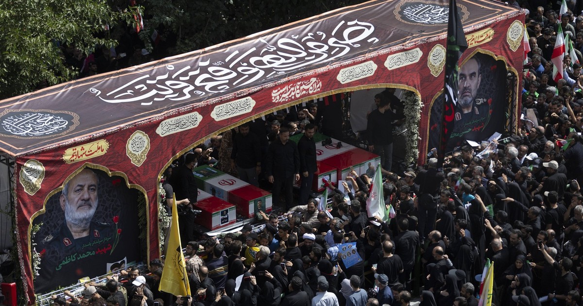 Procesiunea funerară pentru comandanții Corpului Gărzilor Revoluționare Islamice. Foto Profimedia