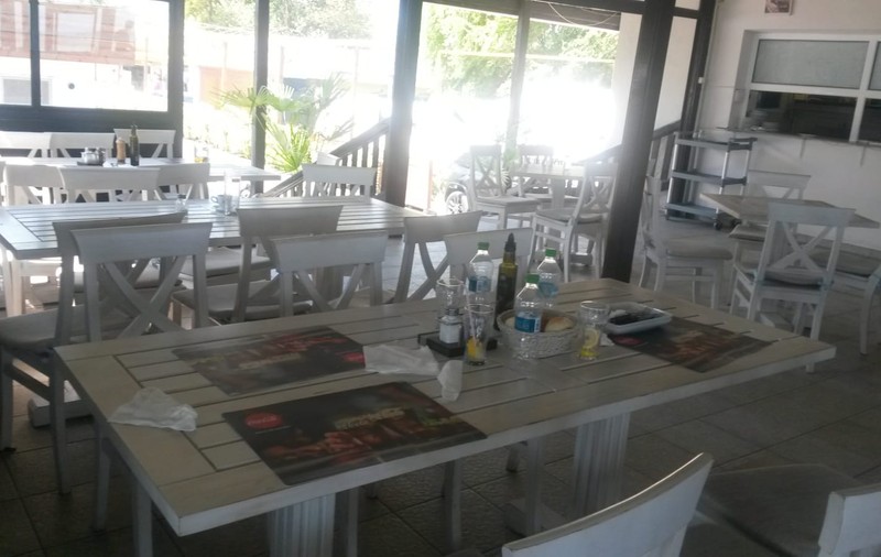 EXCLUSIV / 15 tineri au suferit toxiinfecție alimentară la o Școală de Vară a Primăriei Capitalei. Controale la restaurant