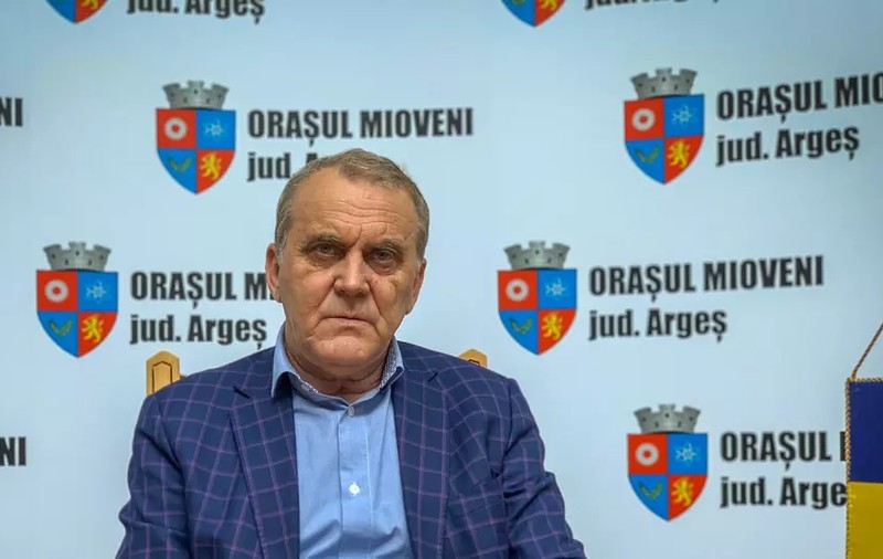 Ion Georgescu, primarul suspendat al Mioveniului, scapă de arestul la domiciliu. Va fi cercetat sub control judiciar