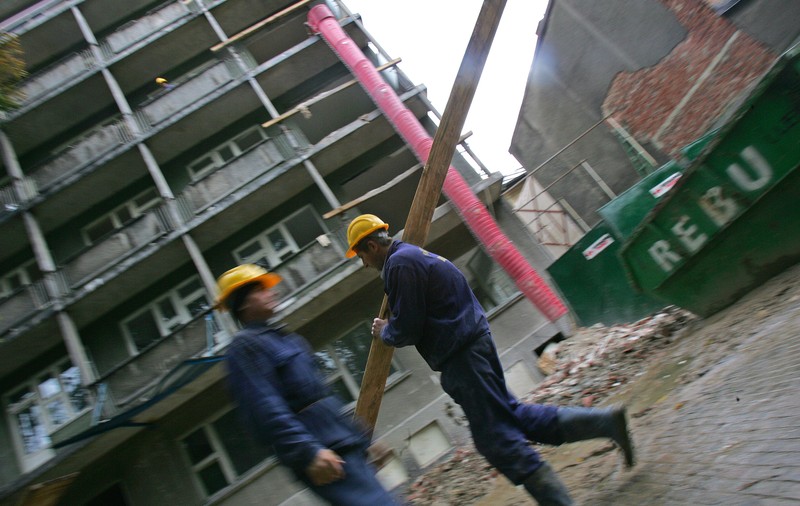 VIDEO | Domeniul în care "importăm" tot mai mulţi angajaţi din Africa şi Asia. Românii pleacă afară, pe salarii de 4-5 ori mai mari