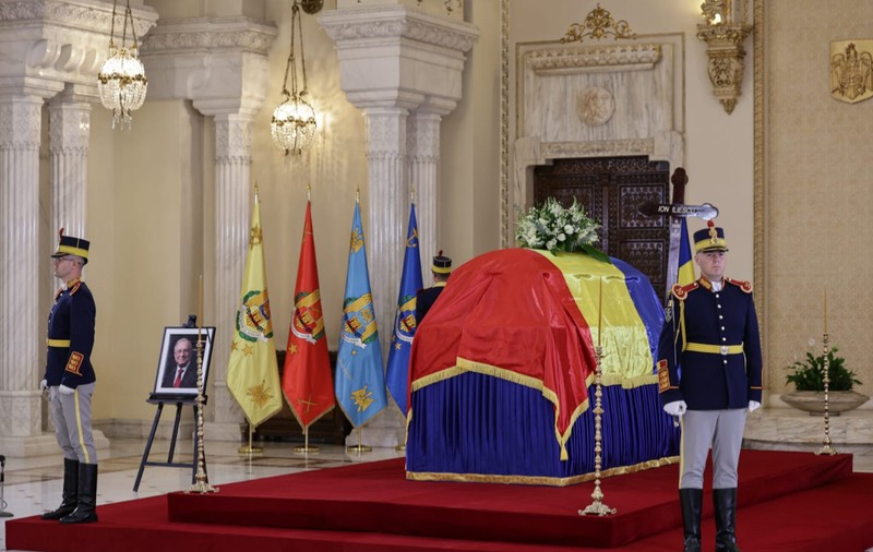 Cine a mers să-i aducă un ultim omagiu lui Ion Iliescu la Palatul Cotroceni