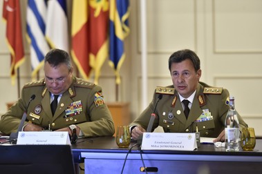 General Nicolae-Ionel Ciucă (stânga), șeful Statului-Major General, și general-locotenent Mihai Șomordolea (dreapta), în 2019, la cea de-a XIII-a ediție a Conferinței șefilor apărării din țările din Balcani pe probleme de cooperare militară | Foto: Agerpres