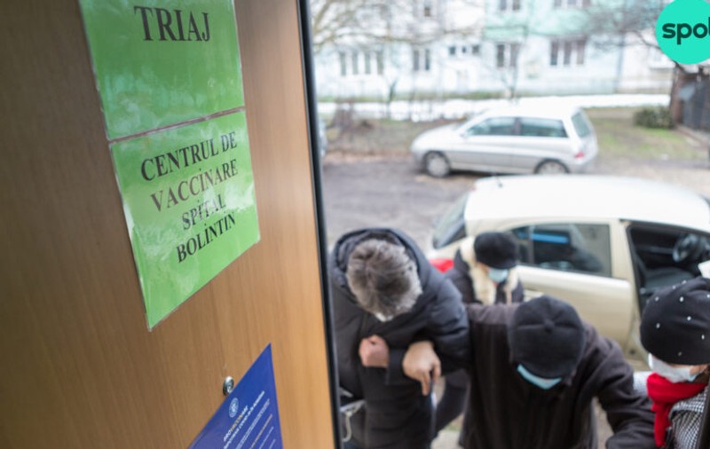 Centrul de vaccinare anti-COVID de la Bolintin-Vale, luat cu asalt de sute de bucureșteni